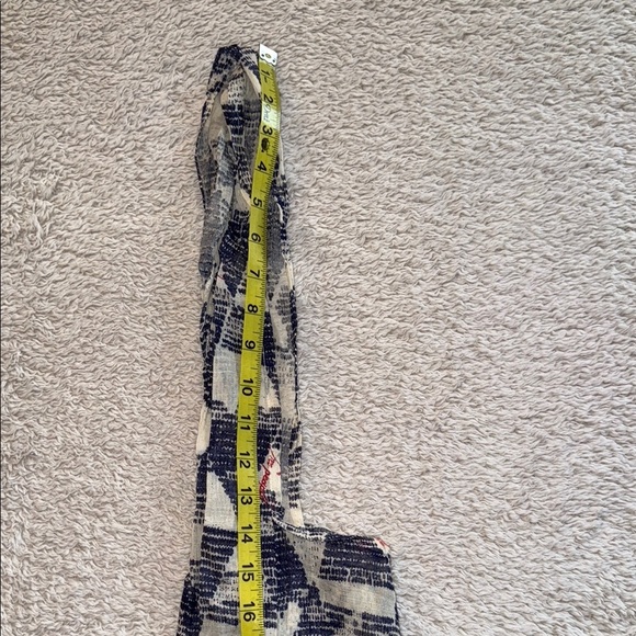 👜 Free People Lightweight Canvas Shoulder Bag - Cream and Navy Geo Print - Picture 5 of 6